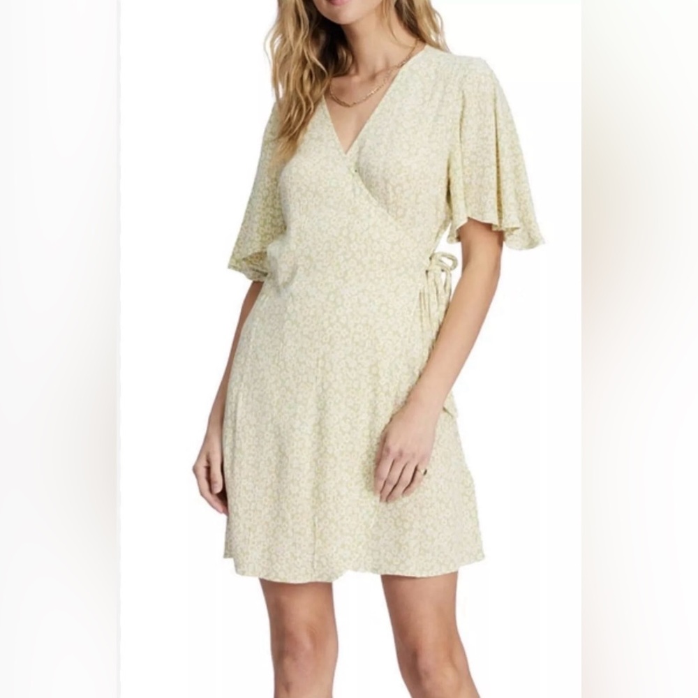 Billabong Womens Weekend Vibes Wrap Dress Medium Floral Mini Flutter Sleeves